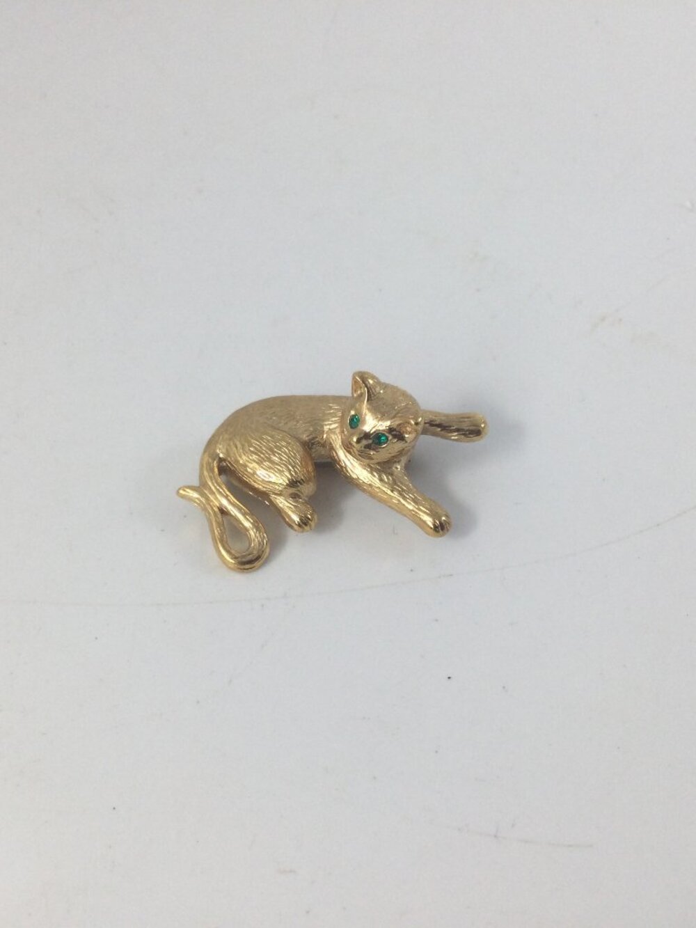 Krementz Gold Tone Cat Brooch Green Rhinestone Eyes
